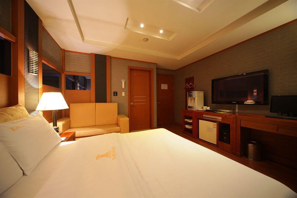 Hotel Noblesse, Yeoksam Сеул Екстер'єр фото