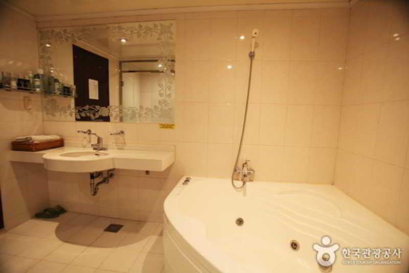 Hotel Noblesse, Yeoksam Сеул Екстер'єр фото
