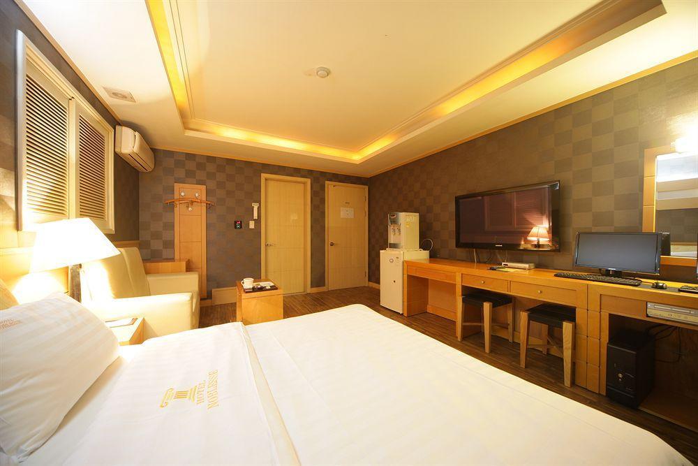 Hotel Noblesse, Yeoksam Сеул Екстер'єр фото