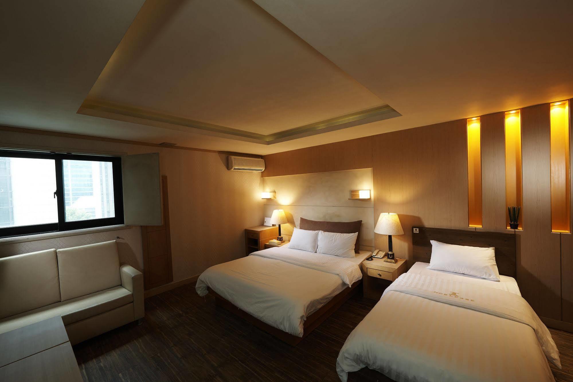 Hotel Noblesse, Yeoksam Сеул Екстер'єр фото