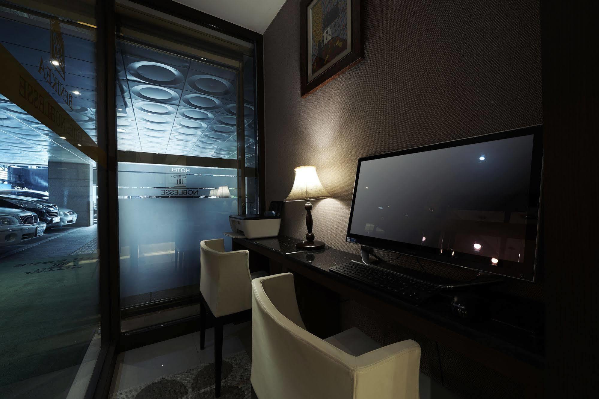 Hotel Noblesse, Yeoksam Сеул Екстер'єр фото