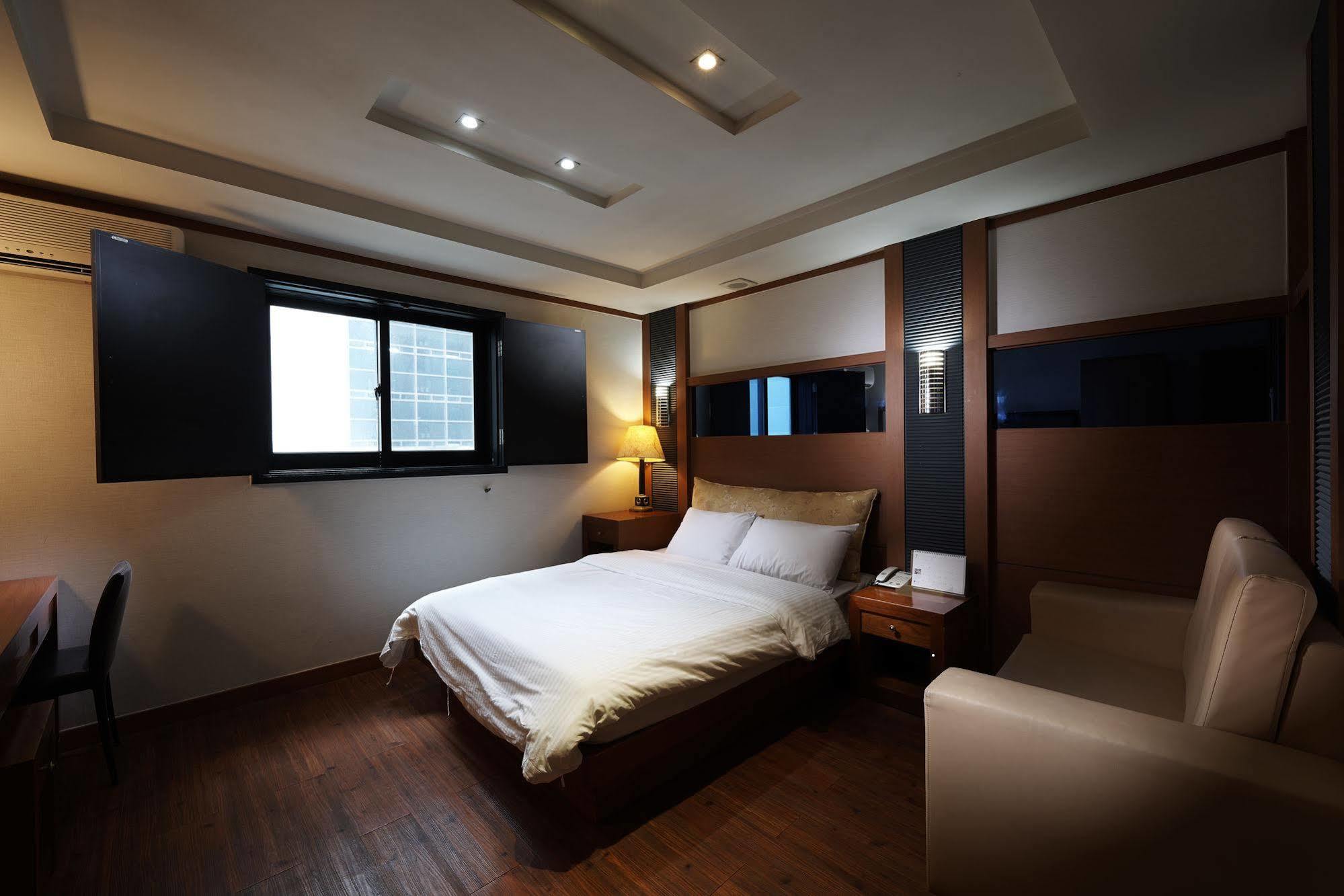 Hotel Noblesse, Yeoksam Сеул Екстер'єр фото