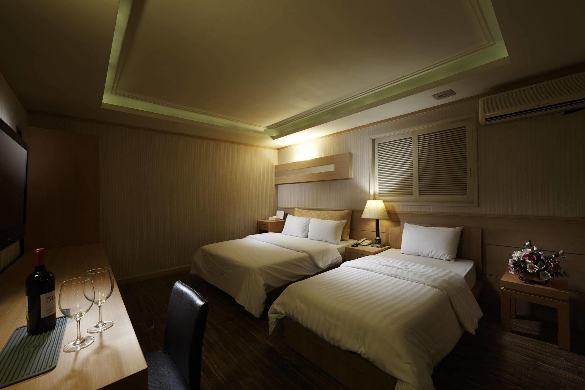 Hotel Noblesse, Yeoksam Сеул Екстер'єр фото