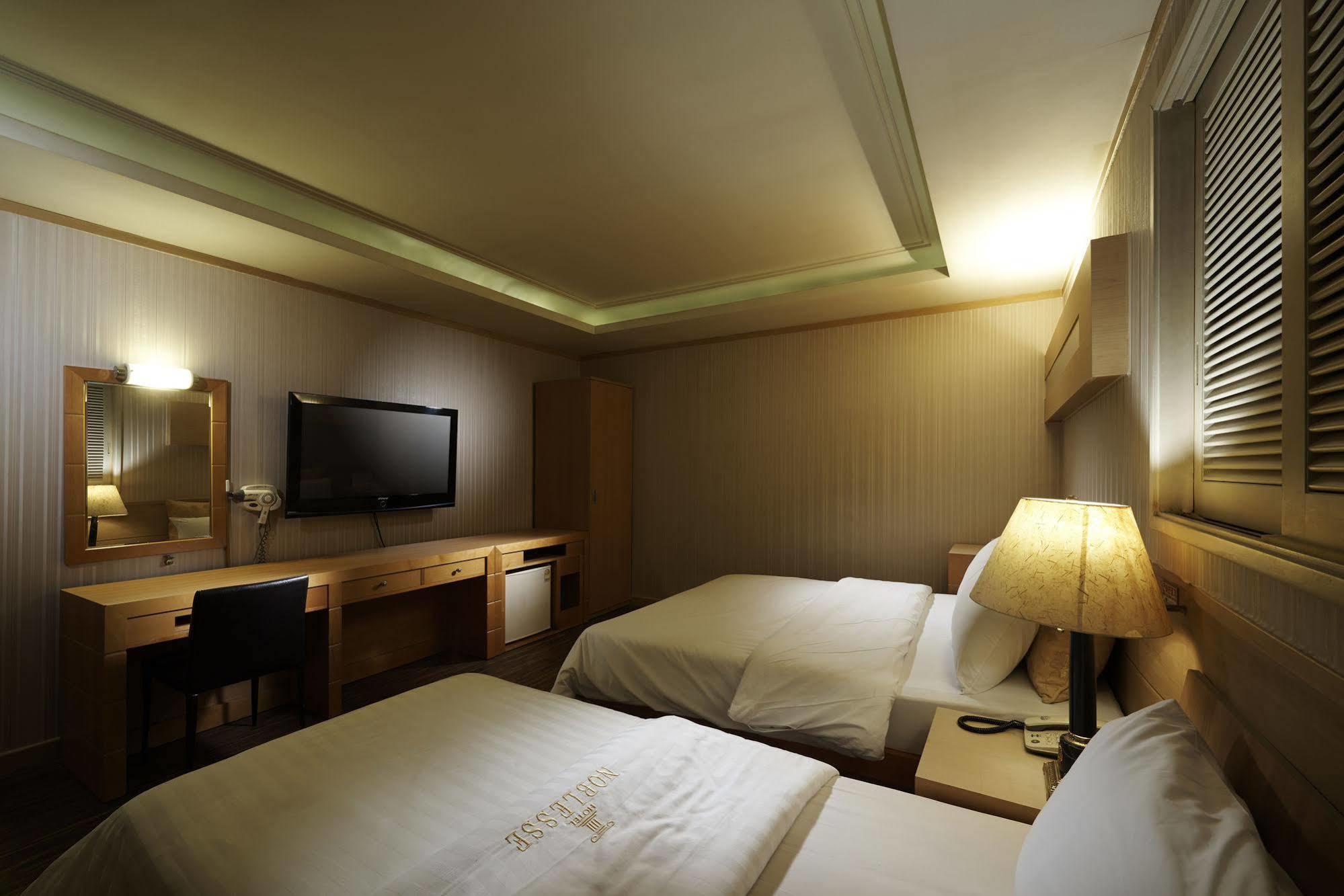 Hotel Noblesse, Yeoksam Сеул Екстер'єр фото