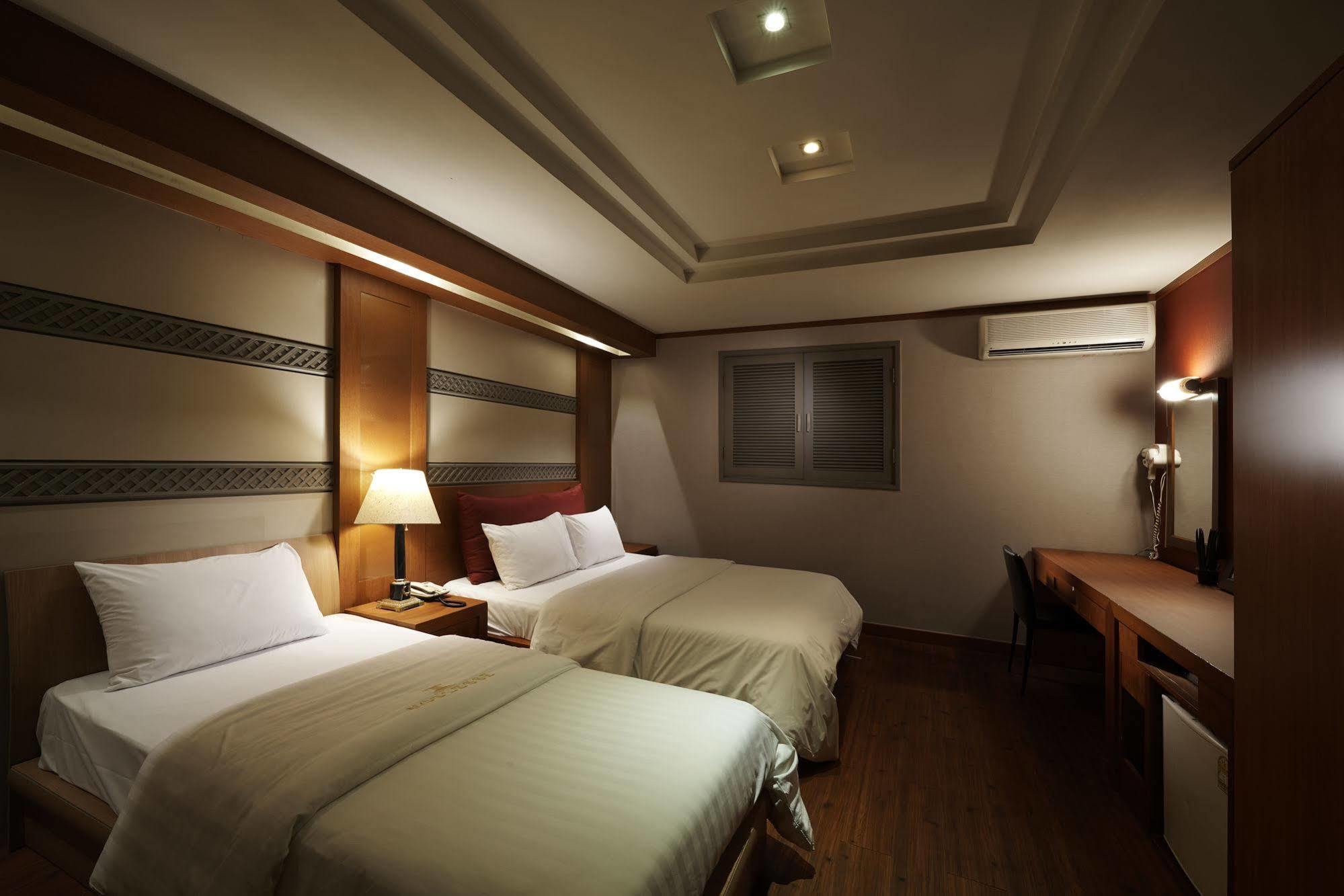 Hotel Noblesse, Yeoksam Сеул Екстер'єр фото