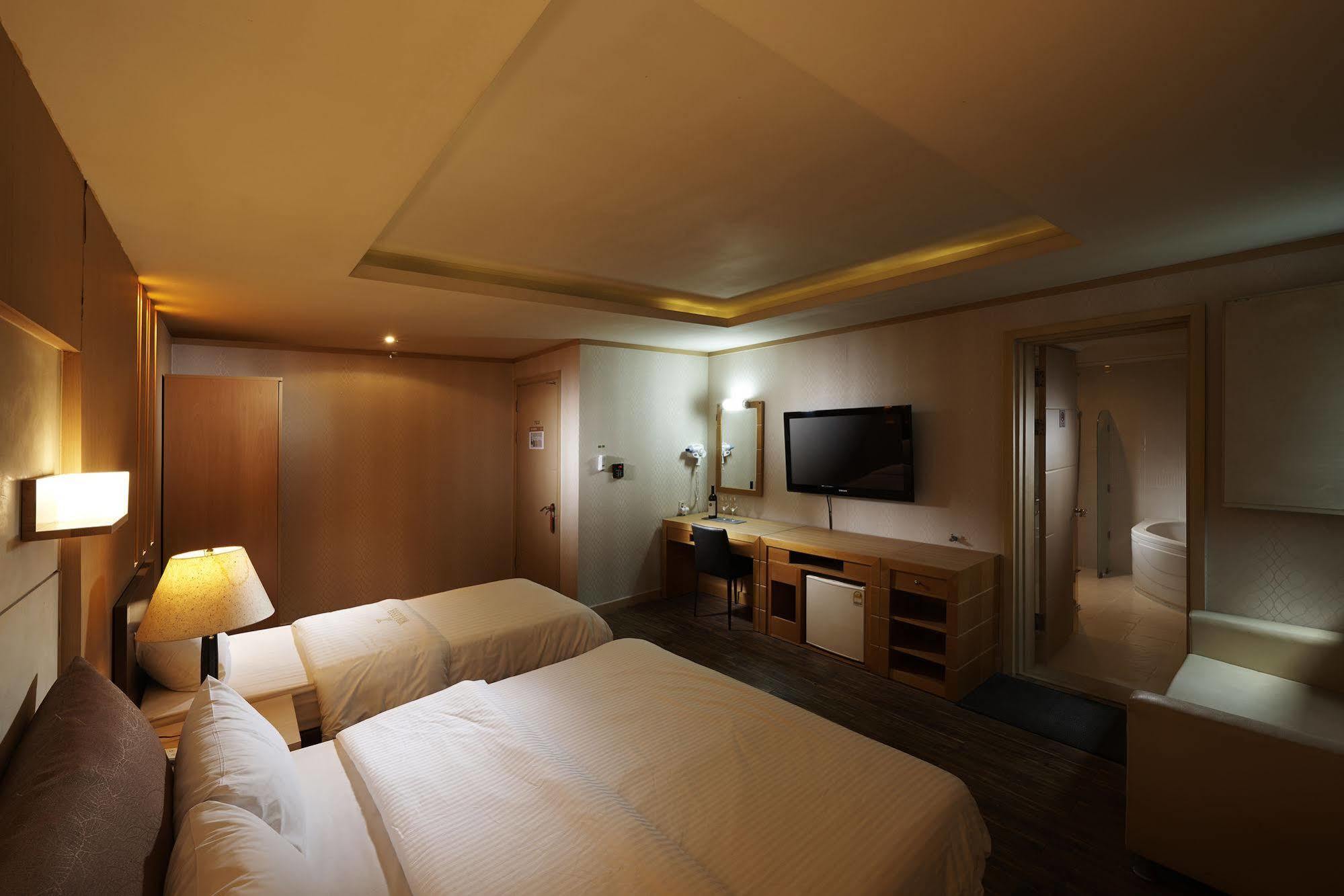 Hotel Noblesse, Yeoksam Сеул Екстер'єр фото