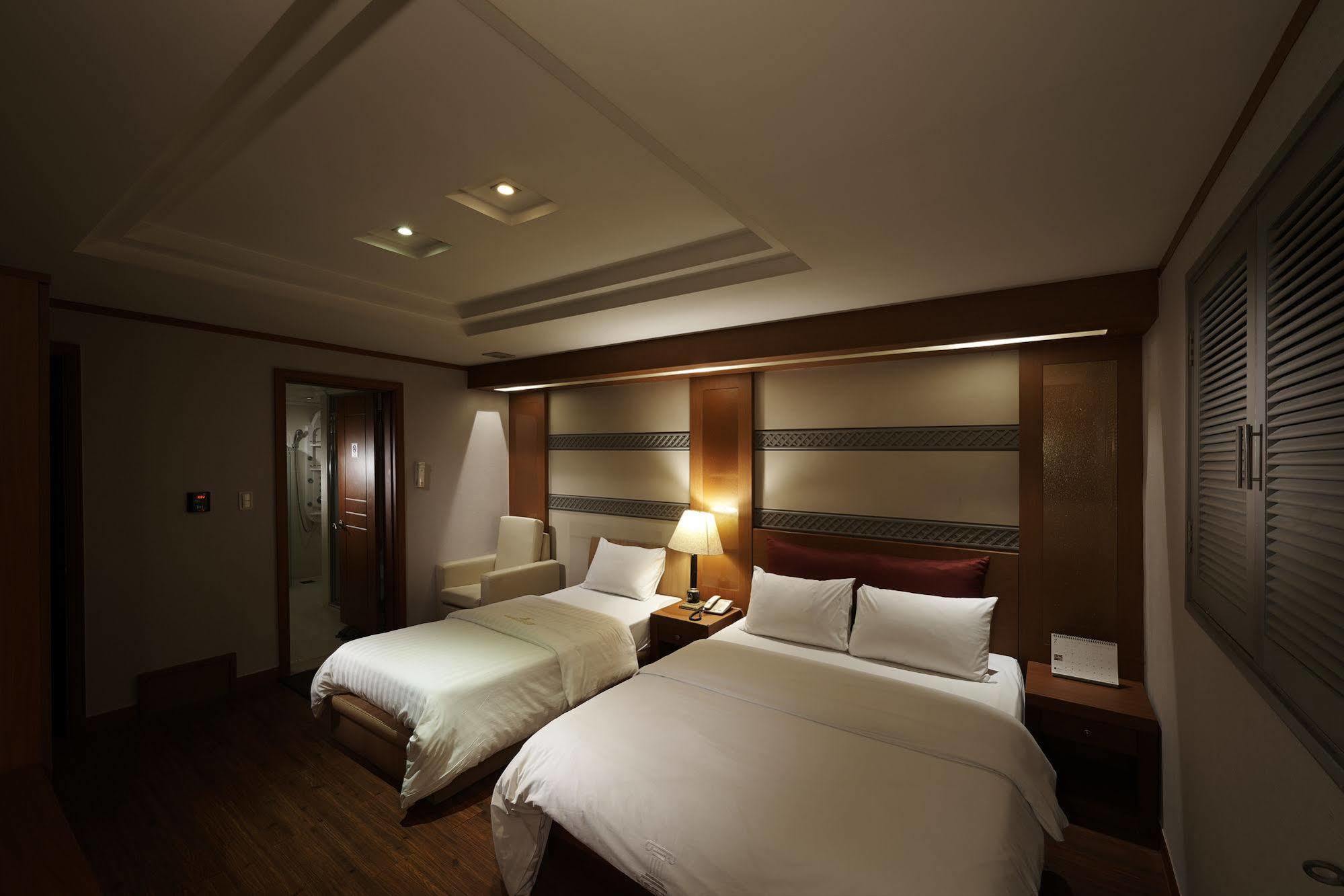 Hotel Noblesse, Yeoksam Сеул Екстер'єр фото