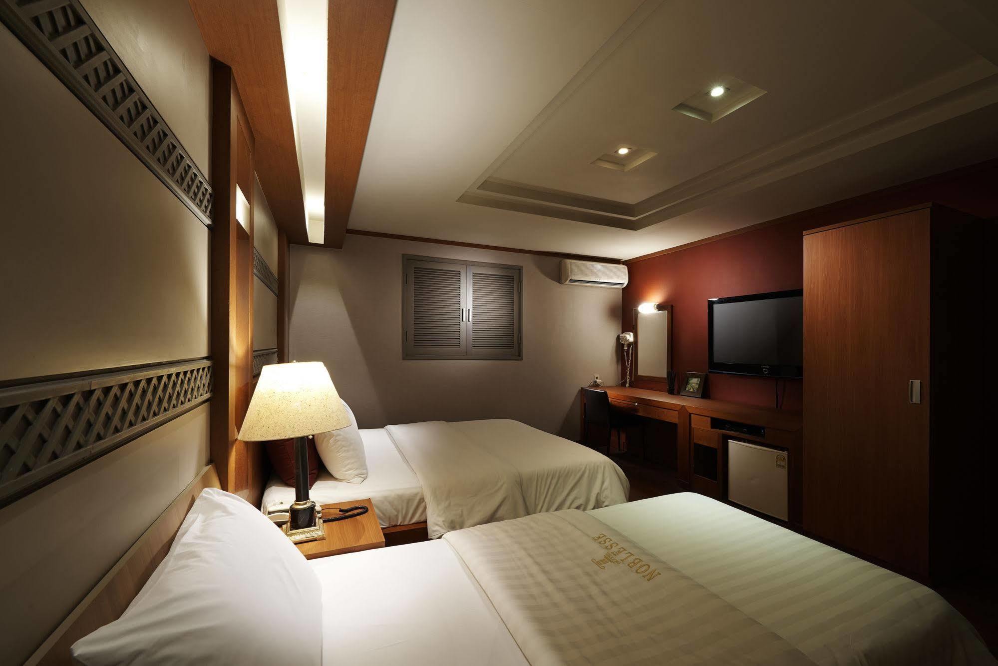 Hotel Noblesse, Yeoksam Сеул Екстер'єр фото