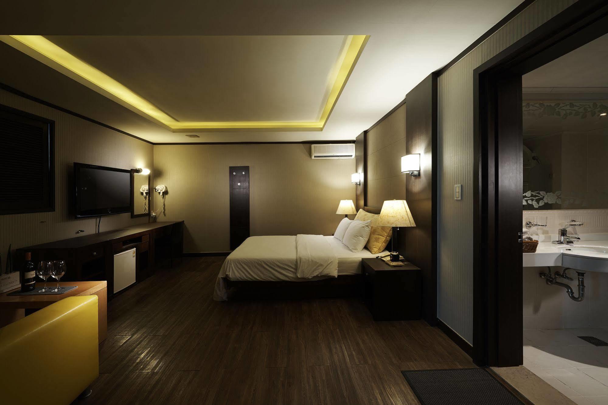 Hotel Noblesse, Yeoksam Сеул Екстер'єр фото