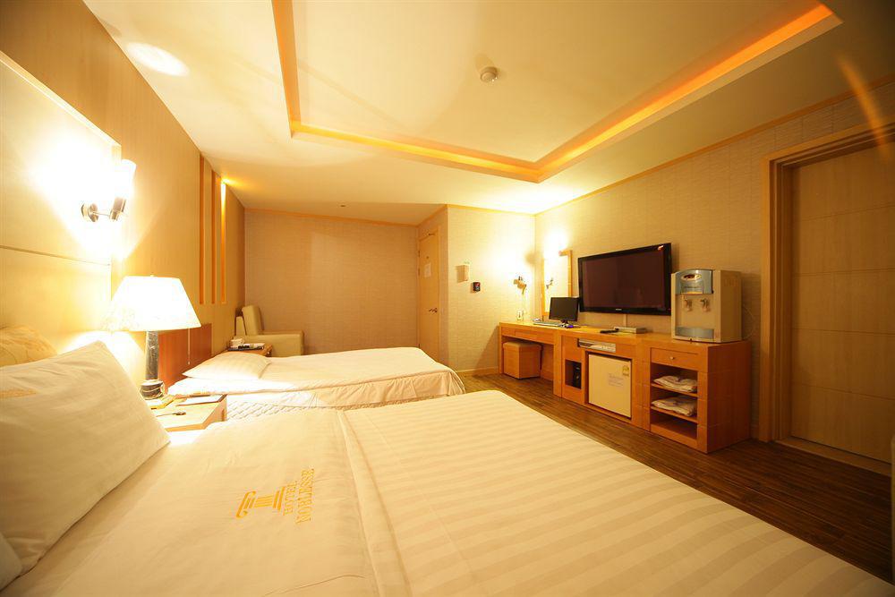 Hotel Noblesse, Yeoksam Сеул Екстер'єр фото